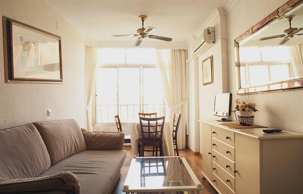 Palm Beach Club Apartamentos Carihuela ตอร์เรโมลิโนส ภายนอก รูปภาพ