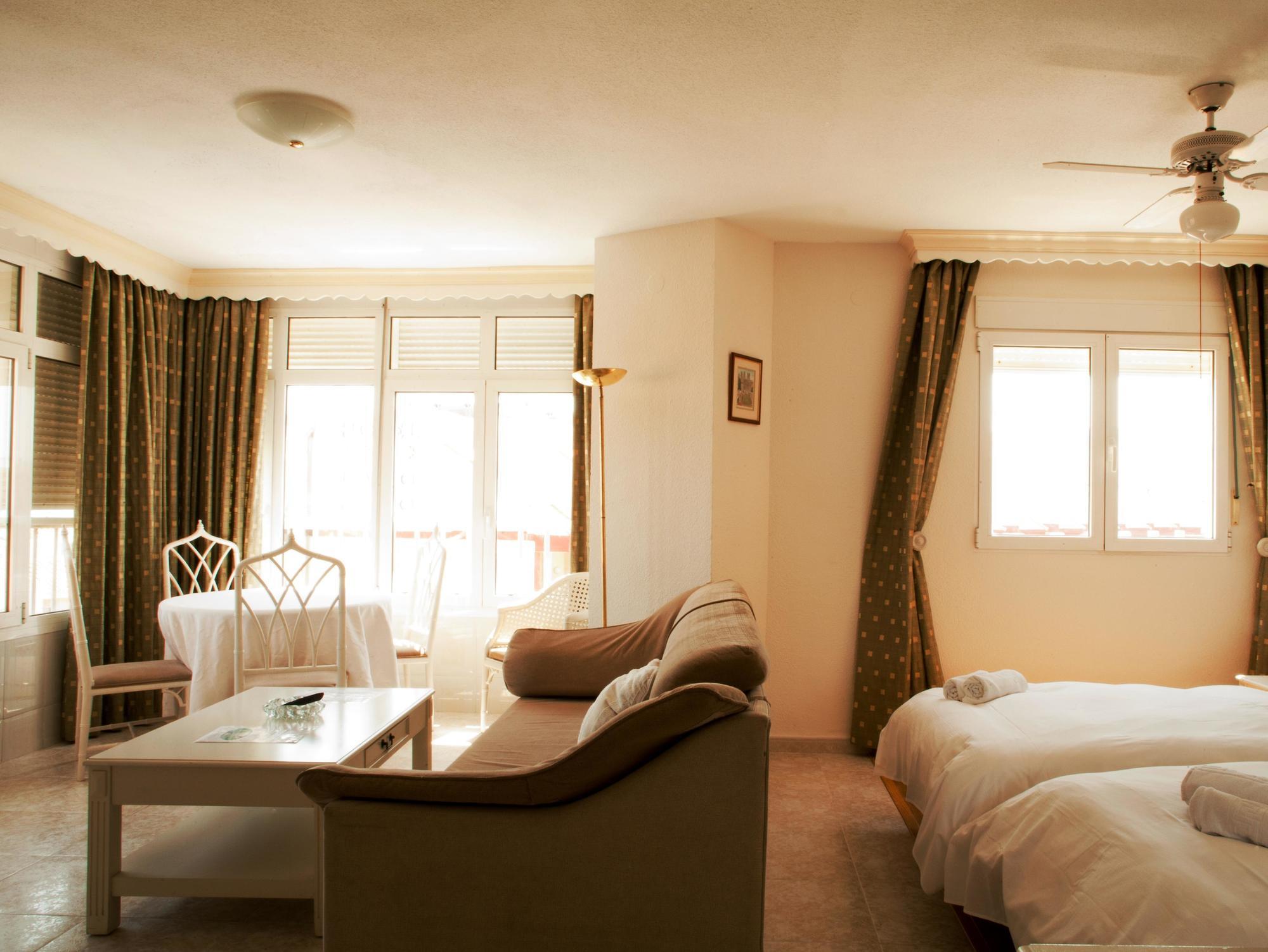 Palm Beach Club Apartamentos Carihuela ตอร์เรโมลิโนส ภายนอก รูปภาพ