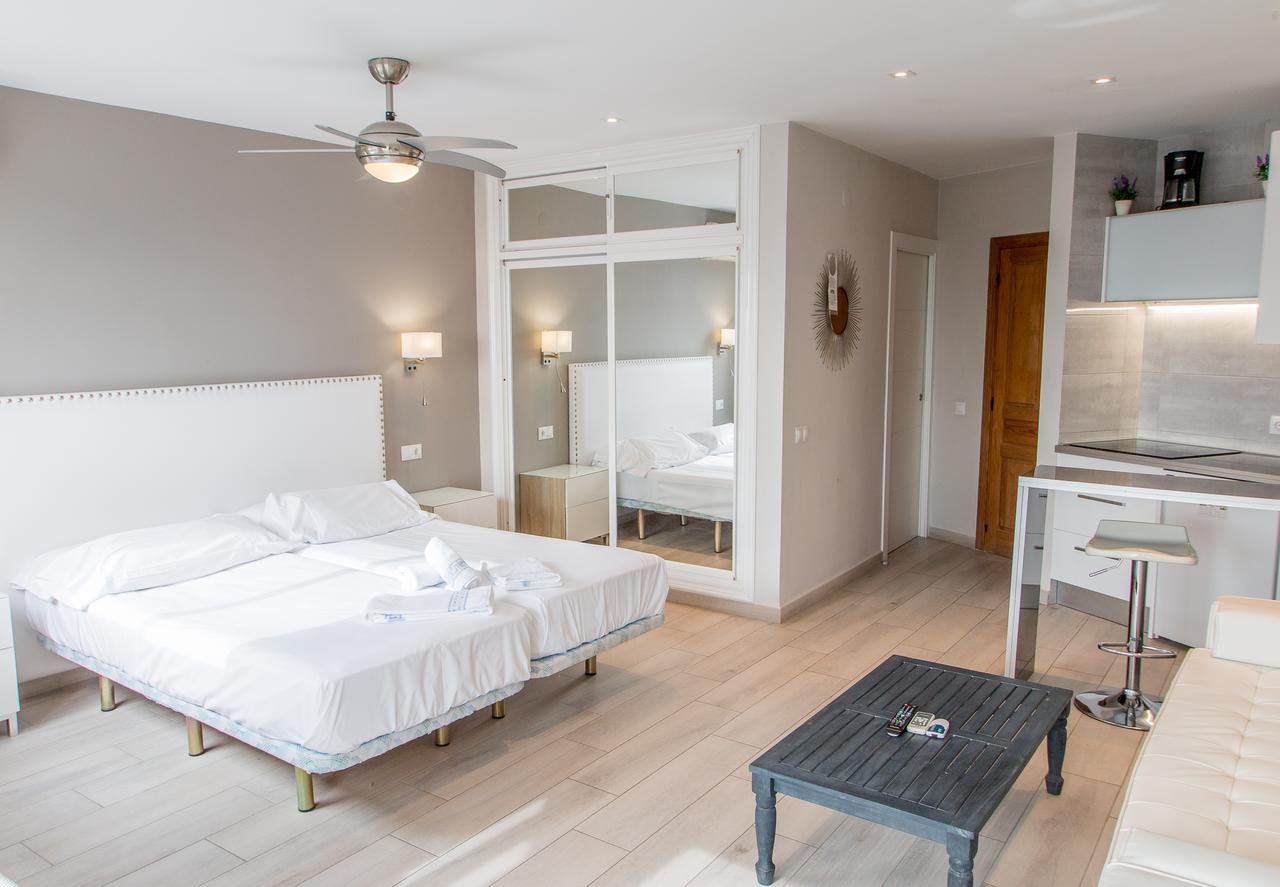 Palm Beach Club Apartamentos Carihuela ตอร์เรโมลิโนส ภายนอก รูปภาพ