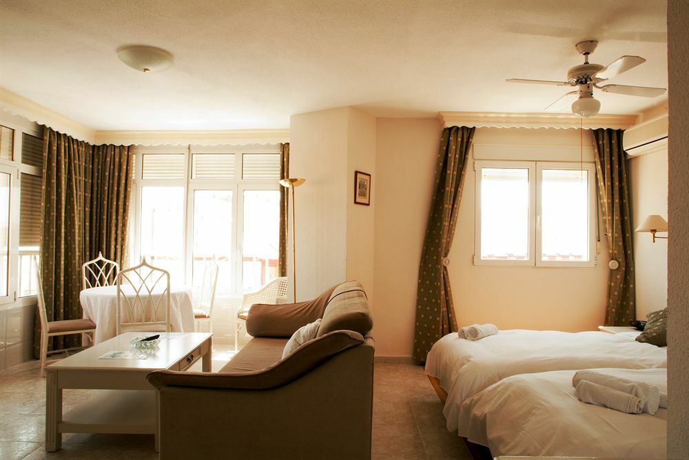Palm Beach Club Apartamentos Carihuela ตอร์เรโมลิโนส ภายนอก รูปภาพ