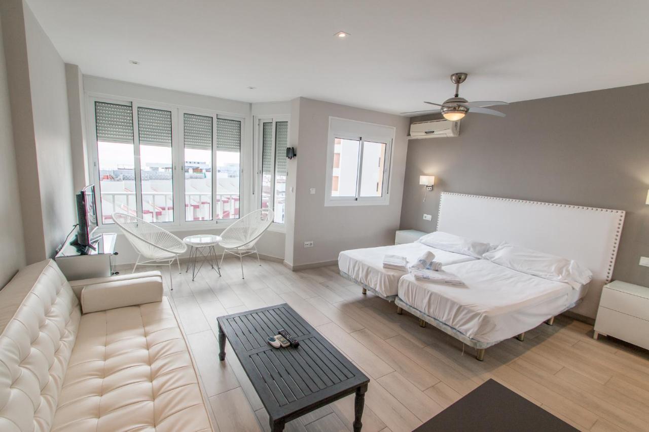 Palm Beach Club Apartamentos Carihuela ตอร์เรโมลิโนส ภายนอก รูปภาพ